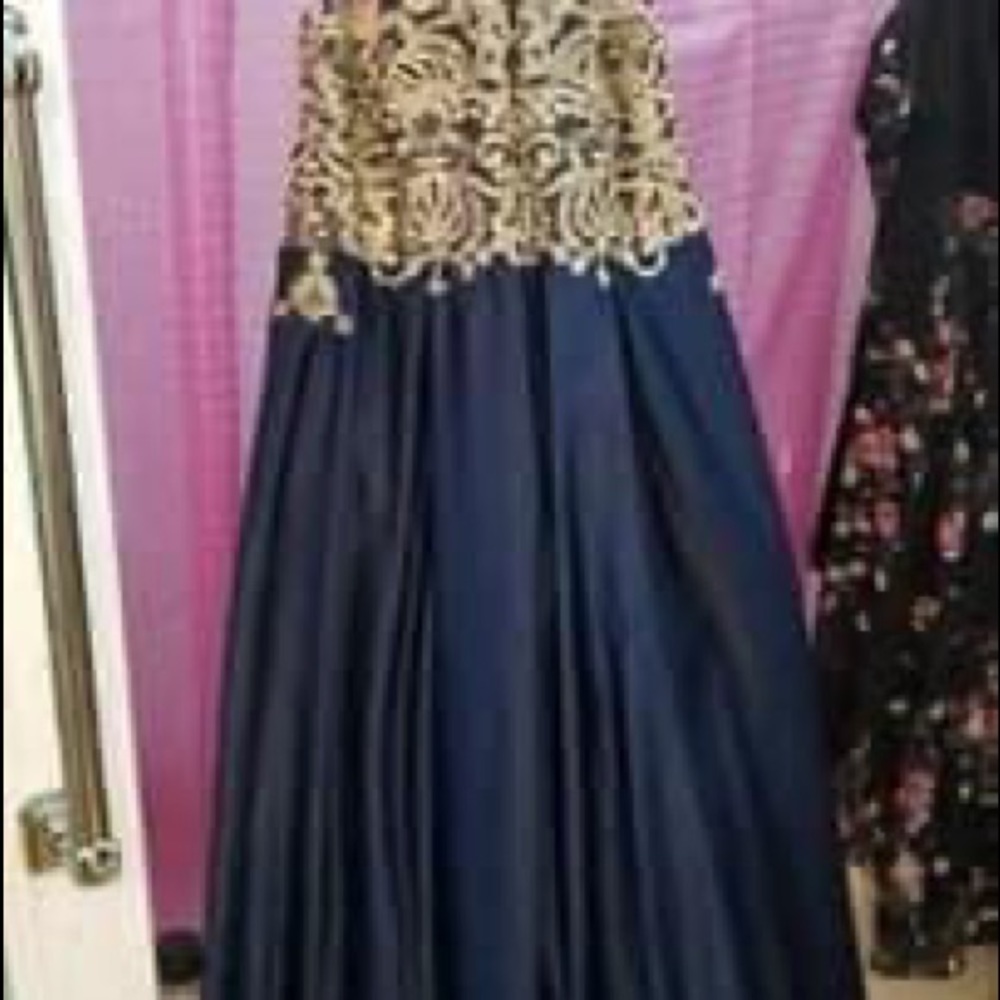 Dress - Picture 8 of 8